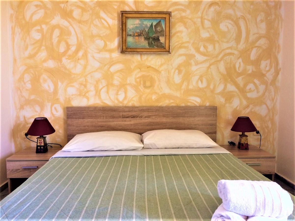 Malindi Rooms Porto Heli Esterno foto