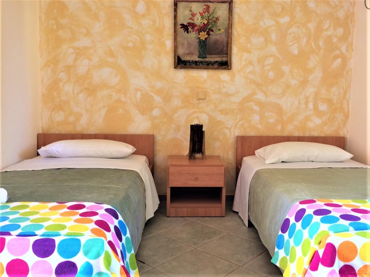 Malindi Rooms Porto Heli Esterno foto